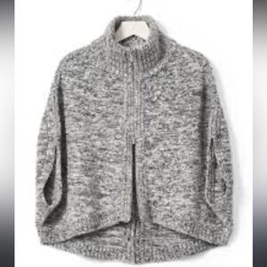BANANA REPUBLIC Grey Zip Sweater Capelet‎
